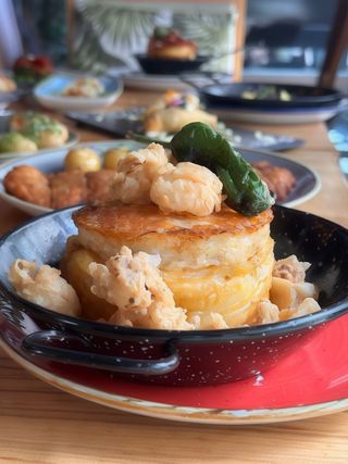 Sartén De Huevos Rotos Con Chipirones