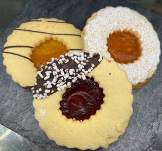 Biscottoni farciti  marmellata 