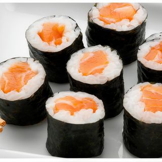 Maki De Salmón