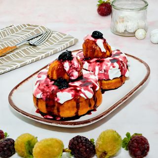 Papanași cu dulceata de afine