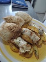 Punjeni pileći file sa aromaticnim krompirom 