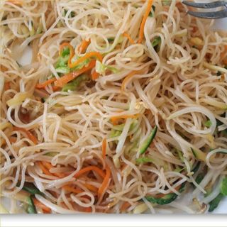 106 - Spaghetti di Riso con Pollo / Rice spaghetti with chicken / 鸡肉米粉