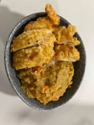 Arroz Con Curry Y Pollo Frito