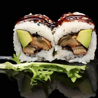135-uramaki de anguila y aguacate
