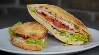 Chicken panko sendvič