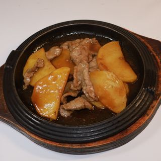 57. Manzo alla piastra con patate