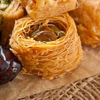 Ouche Elbolbole( عش البلبل بالمكسرات)