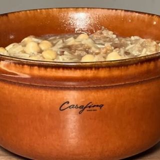 Sopa de fideos y garbanzos