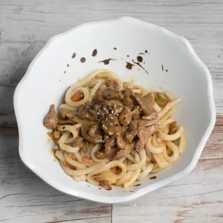 Yaki Udon De Curry, Ternera Y Verduras De Temporada