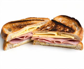 Toast con prosciutto e formaggio