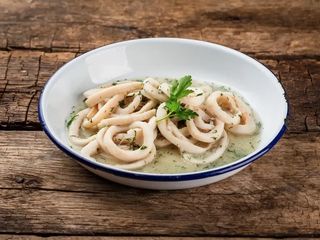 Кальмар Атлантичний в часниковому соусі (200g)