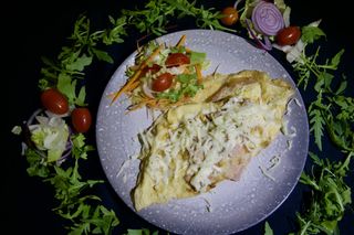 Omleta cu sunca si cascaval