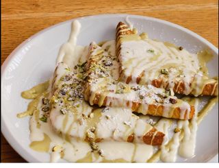 French Toast Pistacchio, Cioccolato Bianco e Granella di Pistacchi