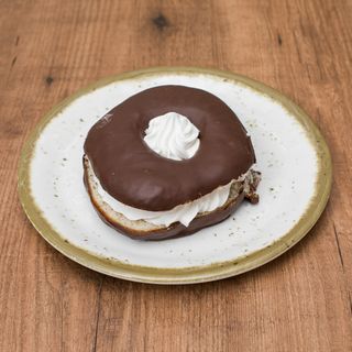 Rosco de chocolate relleno de nata