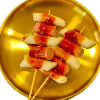 Spiedini di gnocchi di riso con wurstel