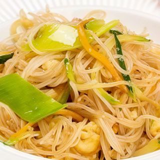 235. Spaghetti di riso con verdure