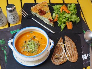 Tartă sărată cu avocado si branzeturi + Supa zilei 