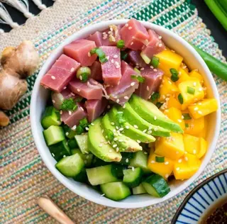poke ensalada de atún