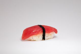 Нігірі з тунцем (50г / 1 шт)