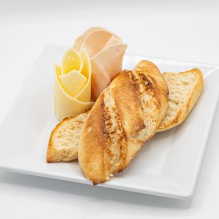 Tostada De Pavo y queso