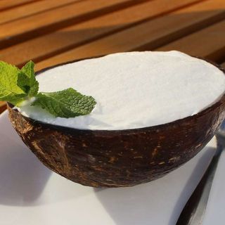 Sorbet de cocos in fruct