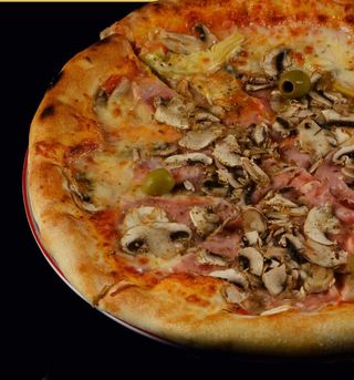 Capricciosa pizza 50cm