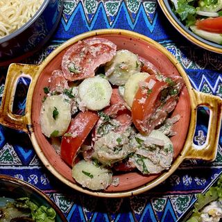 კიტრი პომიდვრის სალათი ნიგვზით