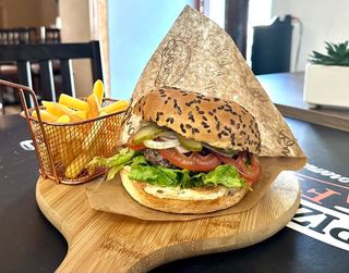 Johnny Mustard Bull Burger