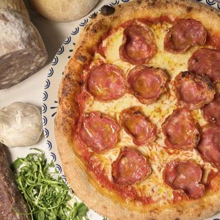 Pizza «Pepperoni» con salami Milanes