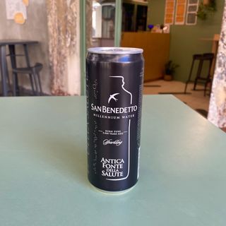 Acqua frizzante in lattina 33 cl