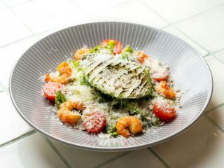 FRESCO SAŁATKA Z KREWETKAMI, RUKOLĄ I AWOKADO