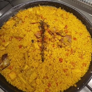 Ración de Paella de verduras y costillar