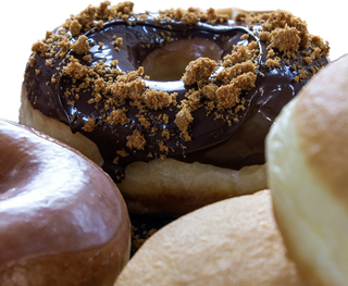 Donuts Con Cobertura De Chocolate Negro