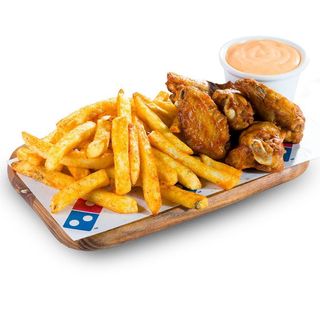 Wings Box z frytkami i sosem 1000 wysp