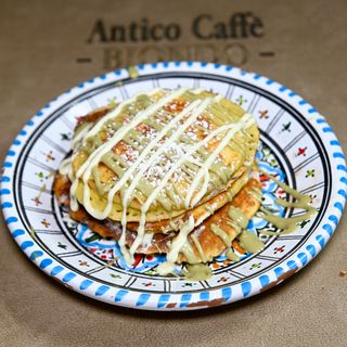 Pancake con cioccolato bianco e pistacchio