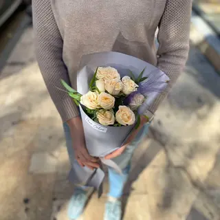 1 cream rose