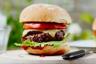 Сочен телешки бургер