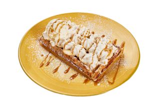 Вафлі з  фруктами та вершками (120/100/30г)