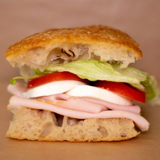 Sandwich cu sunca de curcan