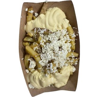 Хрупкави картофки със сирене и картофки сос