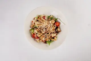 Salatni tanjur s piletinom