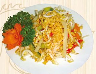 Sałatka z kurczaka i pędów lotosu 200g