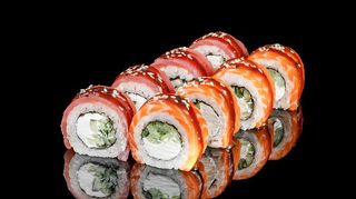 Інь Ян рол з лососем і тунцем