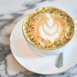 Cappuccino de café especialidad con Pistacho