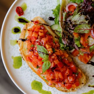 Брускетта с томатами