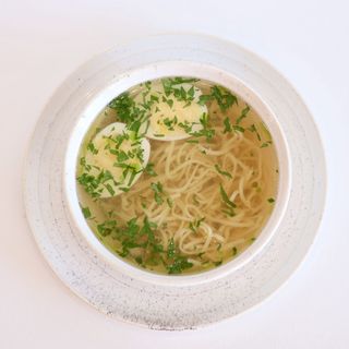 Суп - лапша куриный с яйцом 