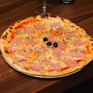 Pizza Capricoza medium
