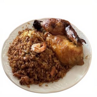 1/4 pollo a la brasa con chaulafan y patatas fritas