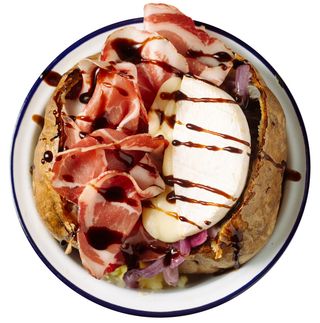 Tomino al forno, cipolla rossa, coppa e crema al balsamico