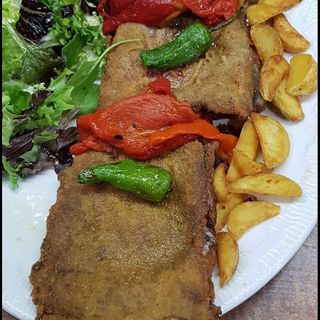 "Nuevo"Cachopo  de cerdo a la sidra setas y pimientos  caramelizados